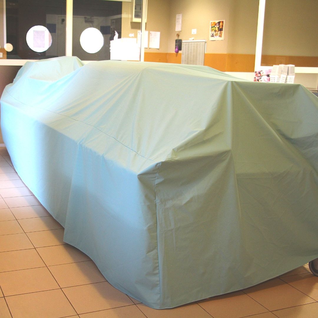 Housse protectrice bactériostatique sur mesure pour meuble ou ligne de self 